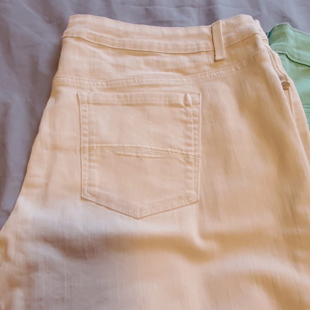 3 pairs of Bandolino Jeans - Picture 4 of 8